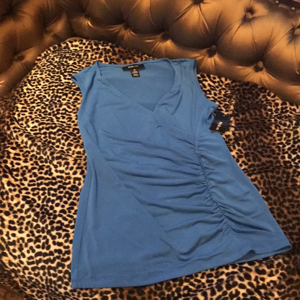 Sold!  NWT Rouched Clevage tank top
